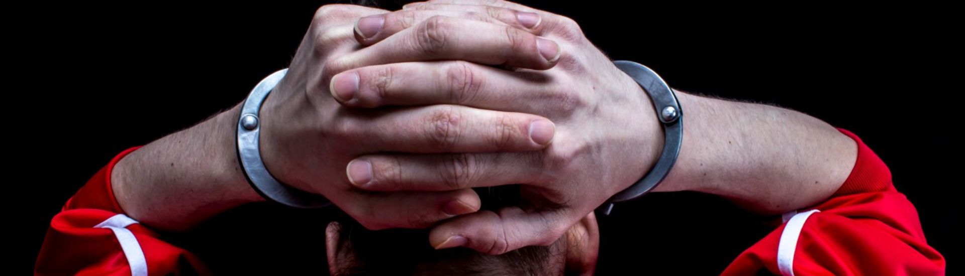 In Handschellen