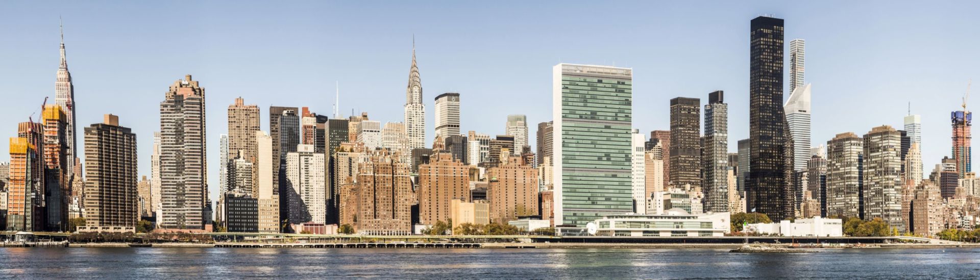 skyline of New York seen from east river