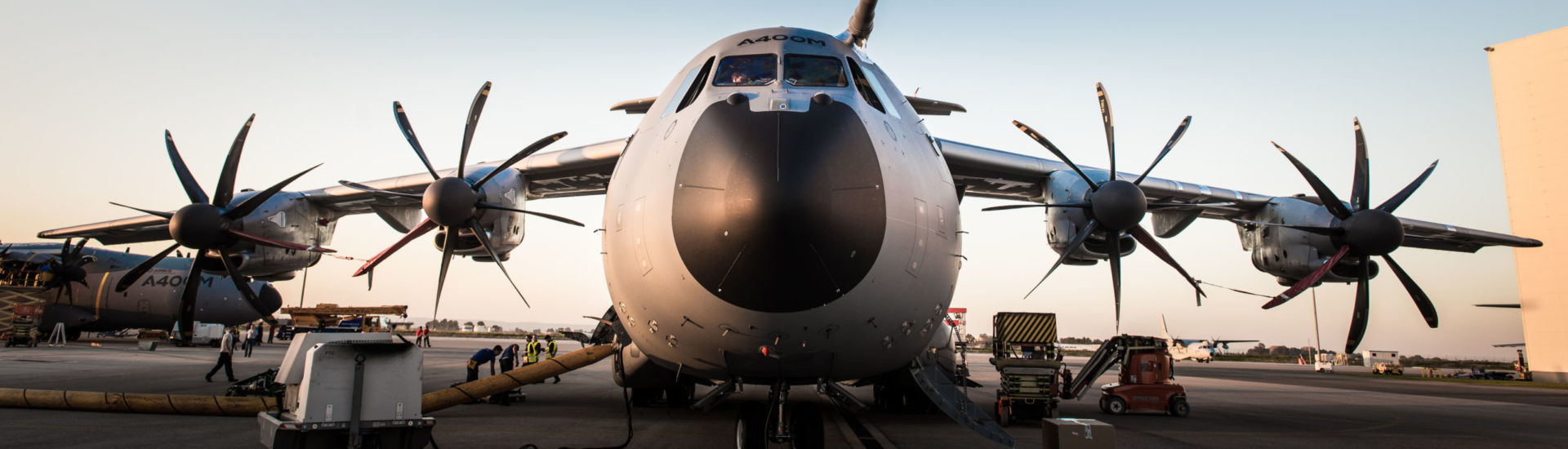 Transportflugzeug A400 M bei der Betankung
