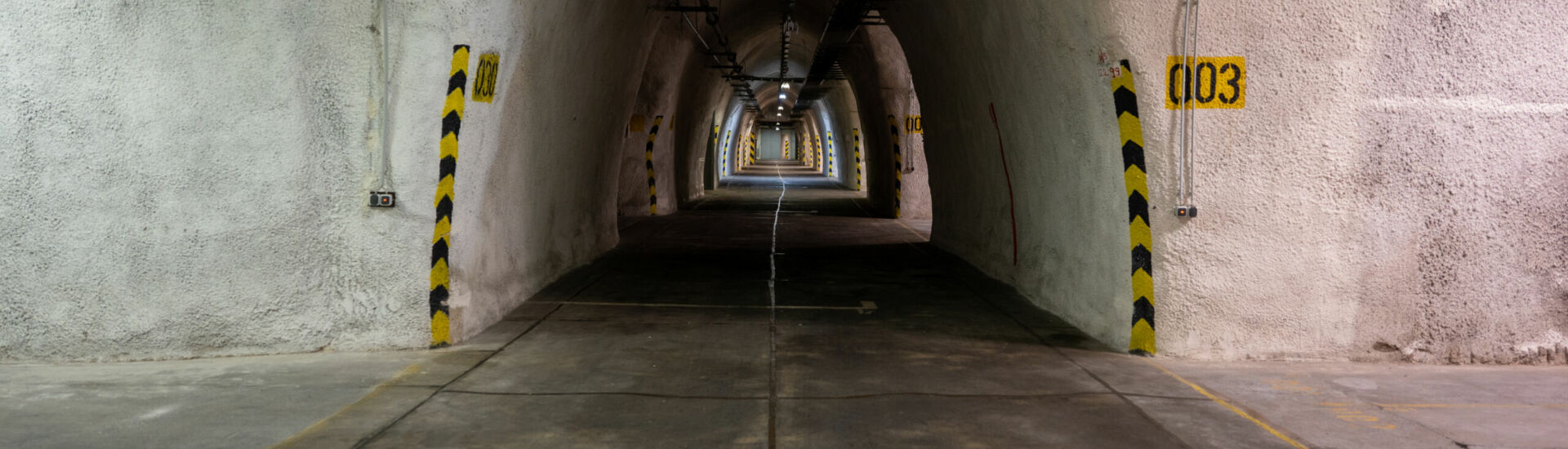 Leerstehender Bunker der Nationalen Volksarmee und der Bundeswehr in Rothenstein in Thüringen