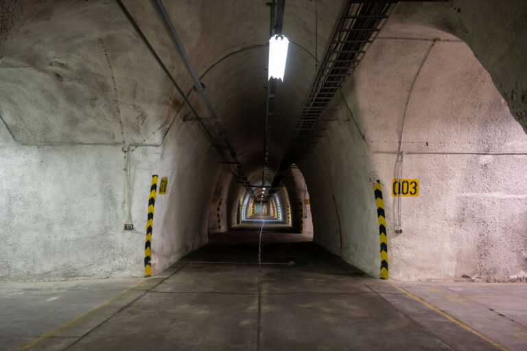 Leerstehender Bunker der Nationalen Volksarmee und der Bundeswehr in Rothenstein in Thüringen