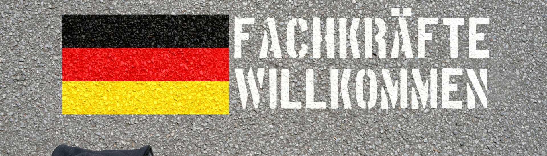 Ein Mann mit dem Koffer, deutsche Flagge und Slogan Fachkräfte Willkommen
