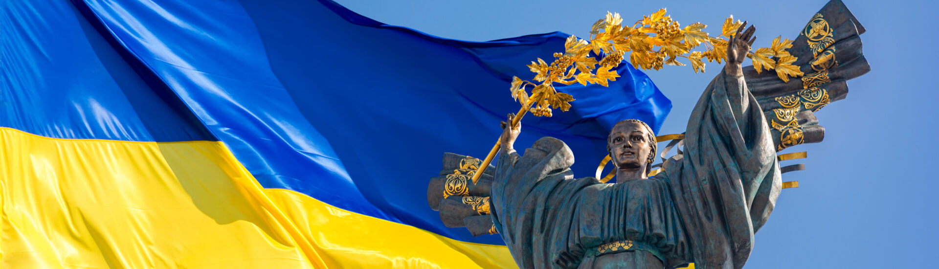 Monument of Independence of Ukraine in front of the Ukrainian fl