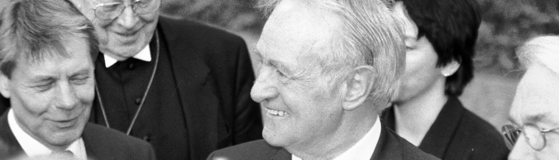 Bundespräsident Johannes Rau besucht im Jahr 2000 die Akademie