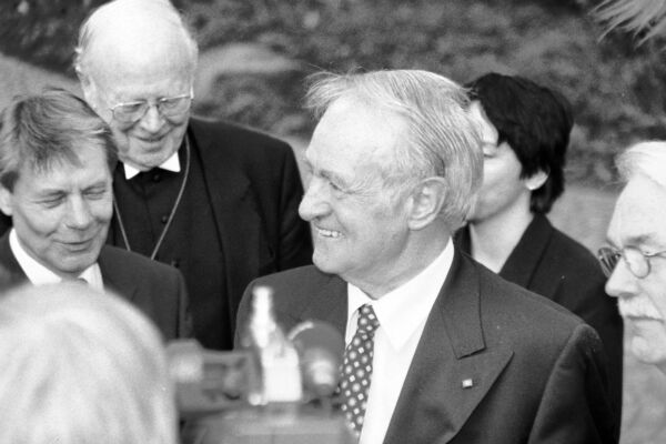 Bundespräsident Johannes Rau besucht im Jahr 2000 die Akademie