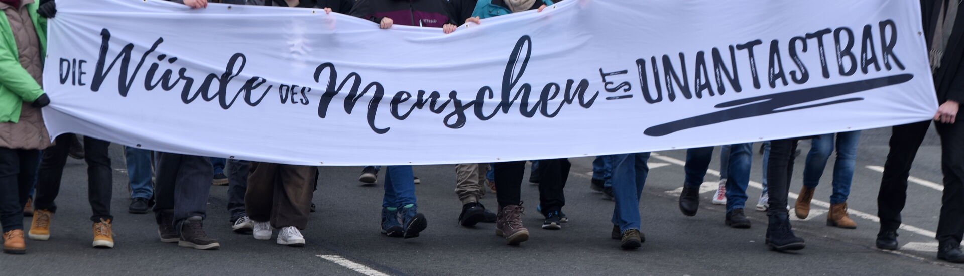 Transparent: „Die Würde des Menschen ist unantastbar“