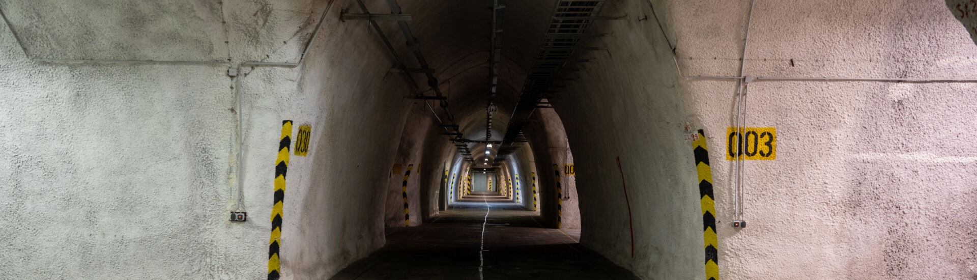 Leerstehender Bunker der Nationalen Volksarmee und der Bundeswehr in Rothenstein in Thüringen